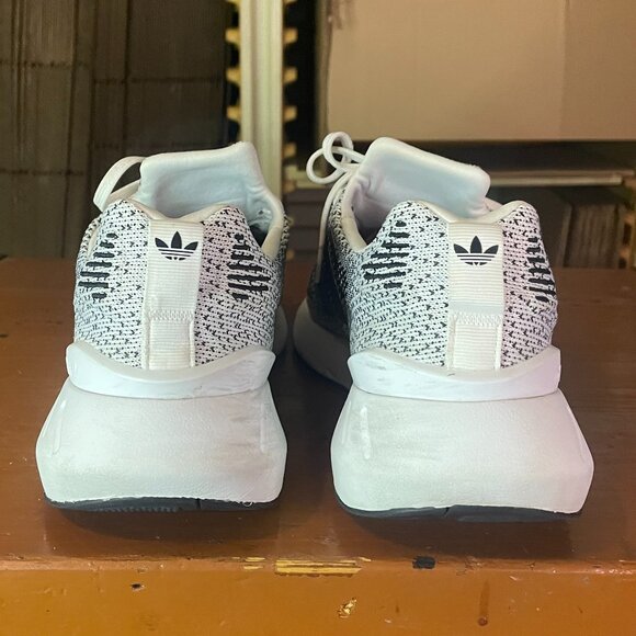 ADIDAS Men's Size 10.5 Originals Swift Run 22 Core Shock White Black Shoe GZ3507 - Picture 5 of 9